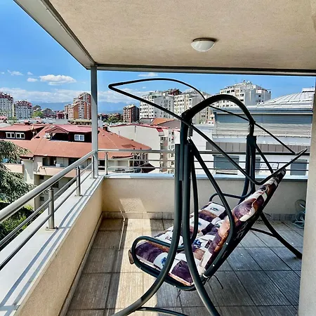 Emerald Skyline Apartment *